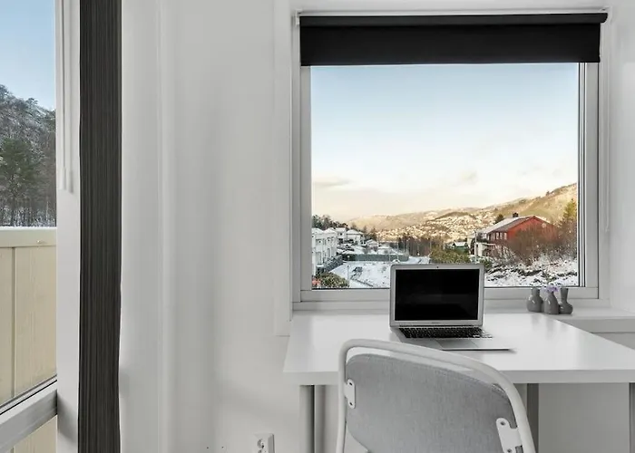 Stor Og Moderne I Indre Arna Gratis Parkering!! 卑爾根