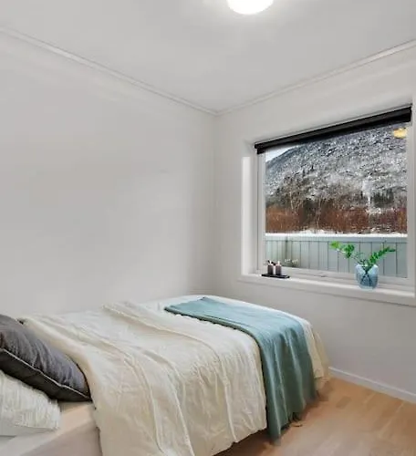 Stor Og Moderne I Indre Arna Gratis Parkering!! *