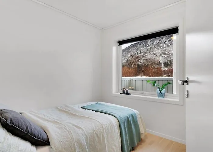 Stor Og Moderne I Indre Arna Gratis Parkering!!